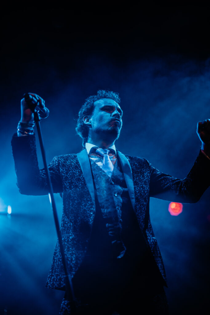 Tribute Aan De Dijk Zanger Arjan